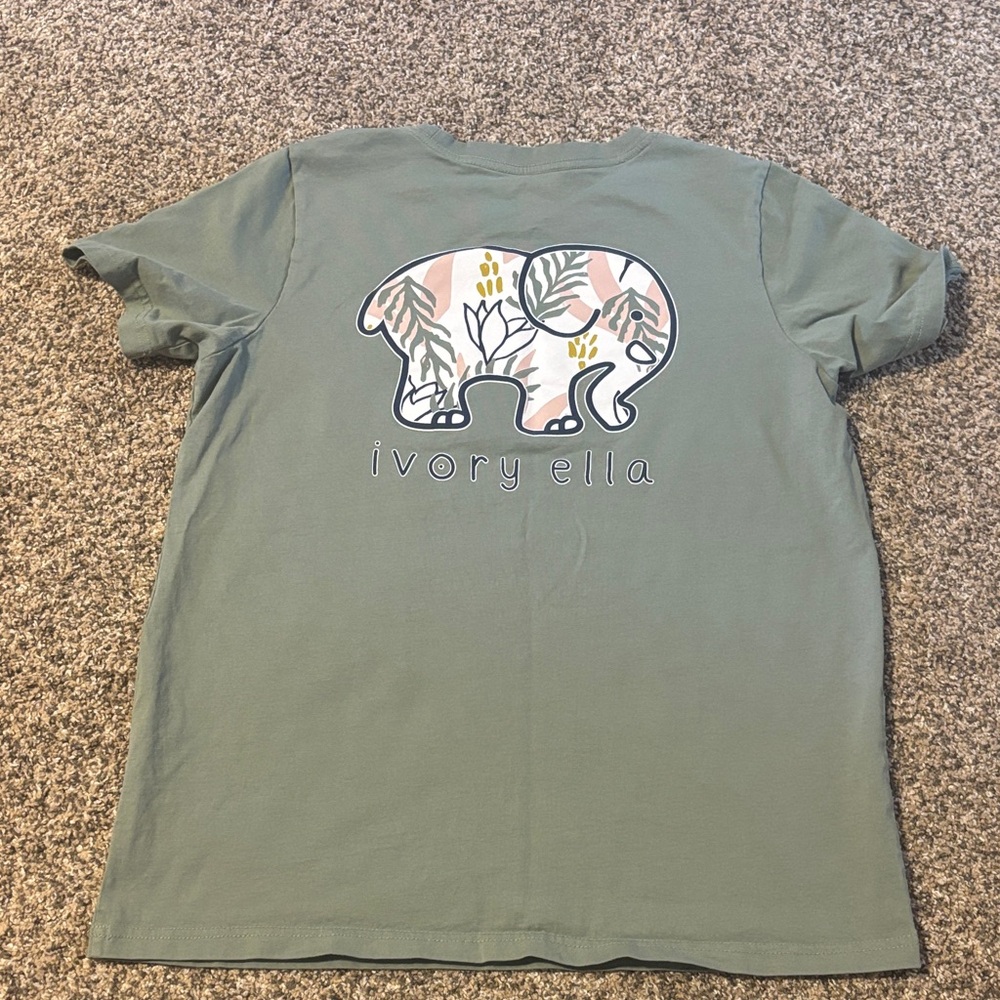 LIKE NEW! Ivory Ella pocket tee!